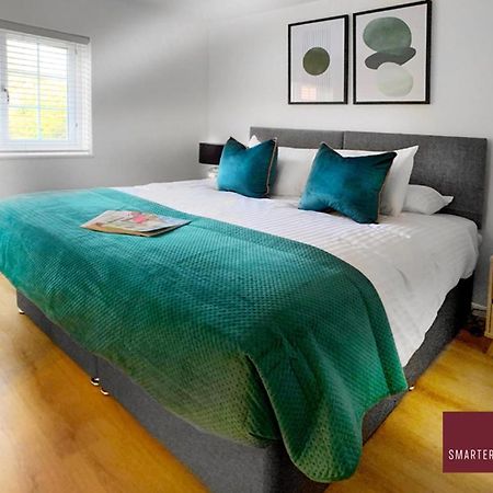 Апартаменты Wokingham - 2 Bed Modern House - Parking Экстерьер фото