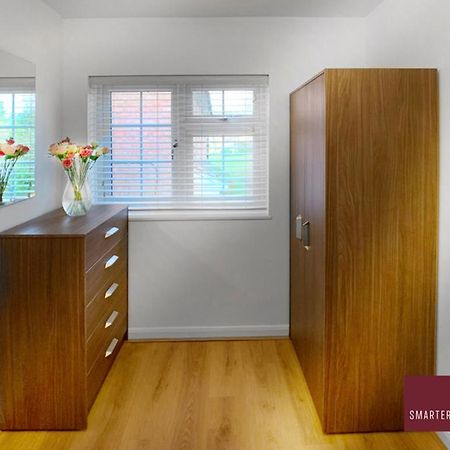 Апартаменты Wokingham - 2 Bed Modern House - Parking Экстерьер фото
