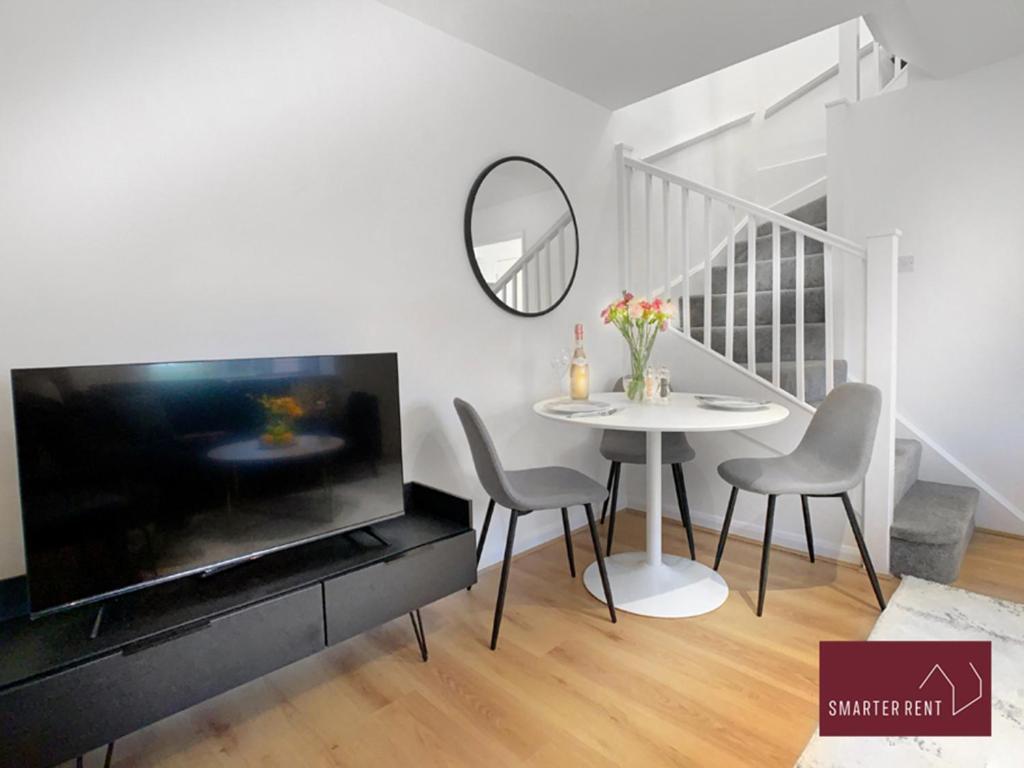 Апартаменты Wokingham - 2 Bed Modern House - Parking Экстерьер фото