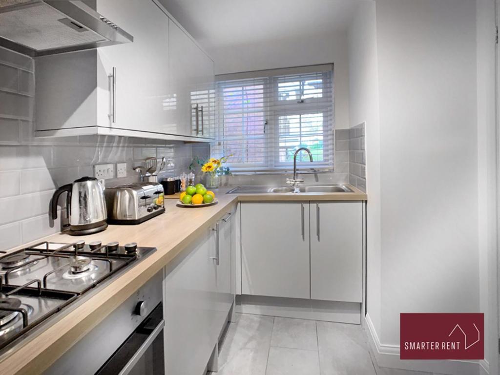 Апартаменты Wokingham - 2 Bed Modern House - Parking Экстерьер фото