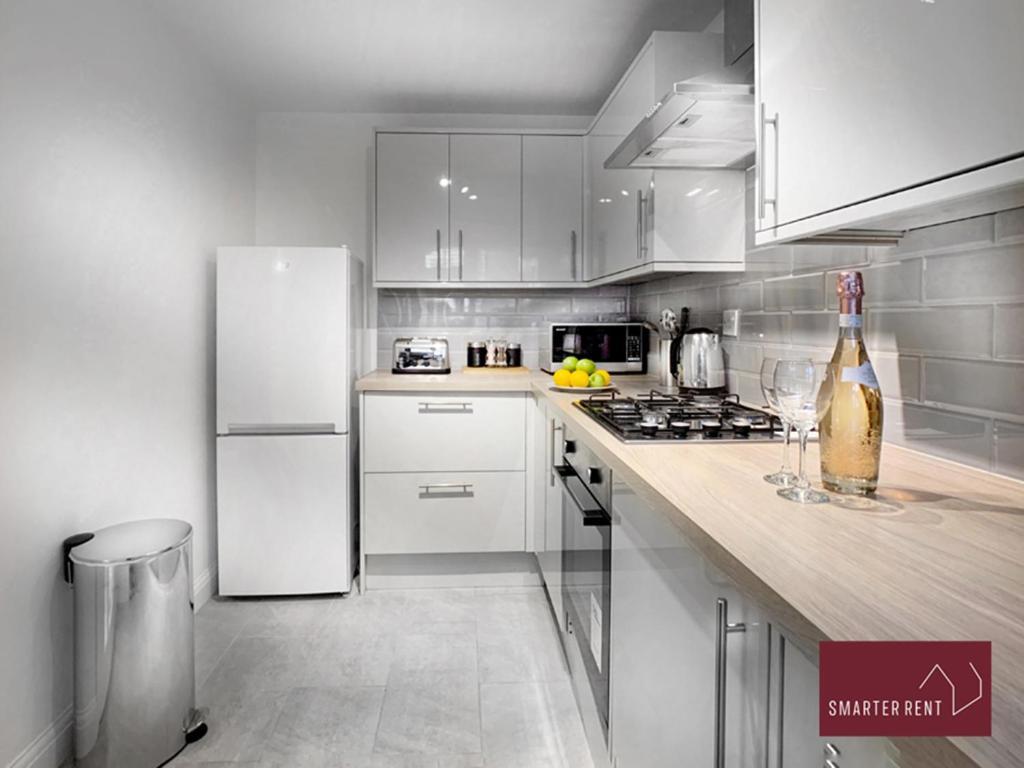 Апартаменты Wokingham - 2 Bed Modern House - Parking Экстерьер фото